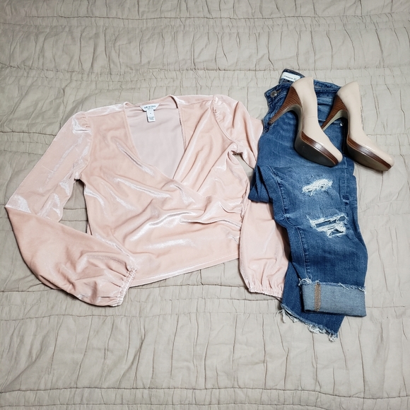 Arizona Jean Company Tops - 🛍 Velvet Wrap Top